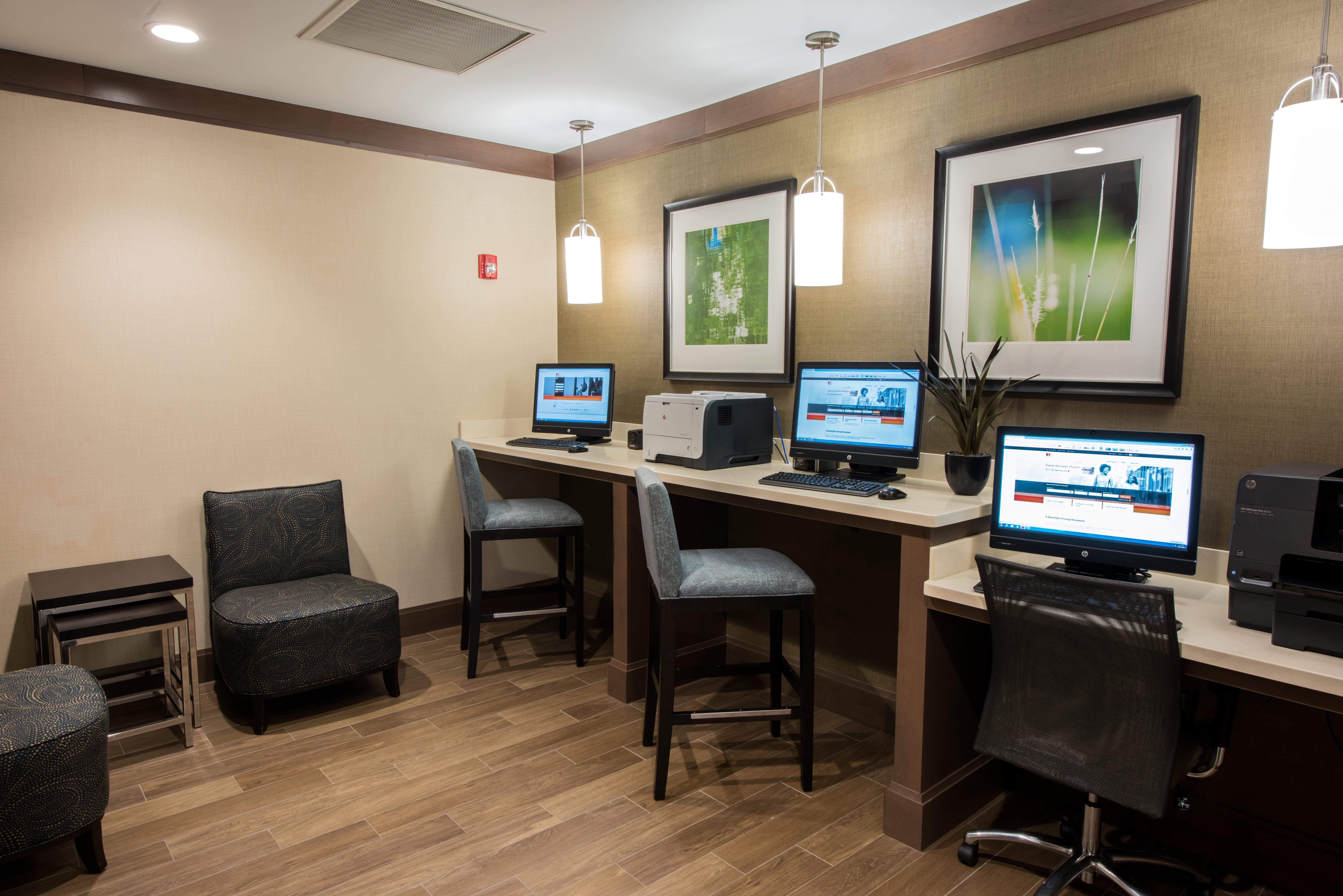 Staybridge Wolf Rd-colonie Center By Ihg Hotel 2*